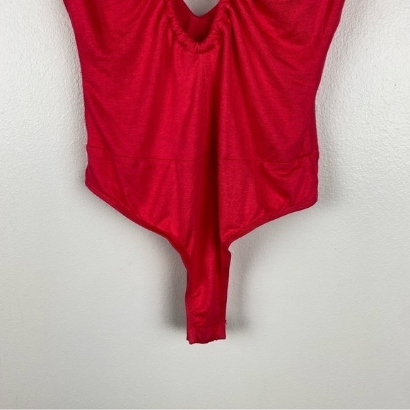 Lulu's Nights Like These Keyhole Cutout Red Sleeveless Halter Bodysuit Size XS - Picture 4 of 9